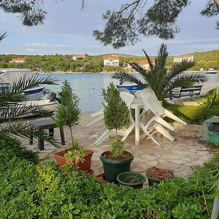 Holiday Home Artina 2 Loviste Luaran gambar