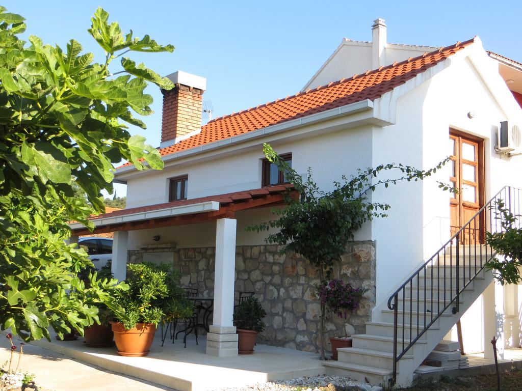 Holiday Home Artina 2 Loviste Bilik gambar