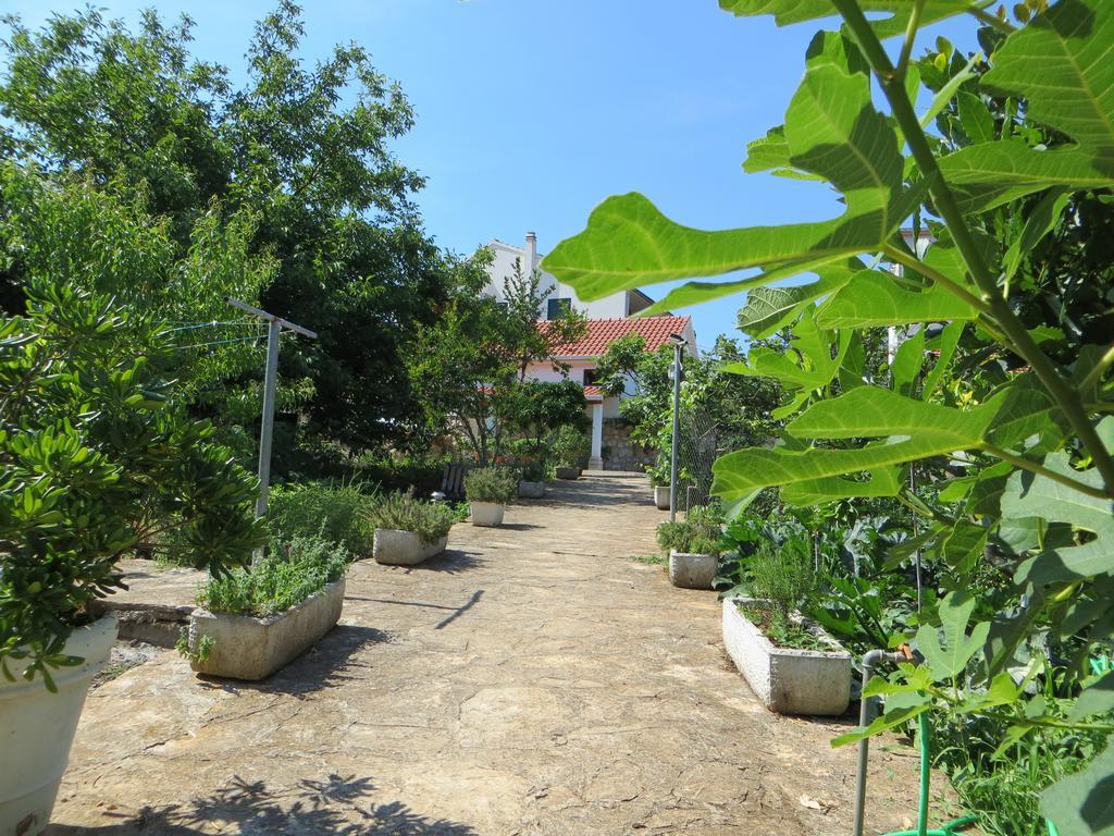 Holiday Home Artina 2 Loviste Bilik gambar