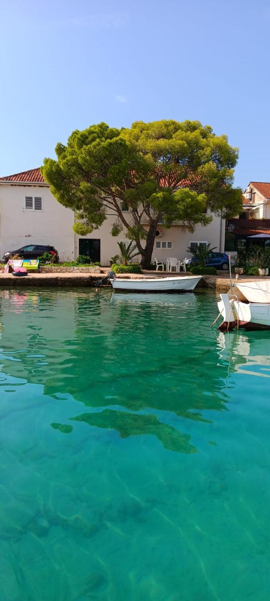 Holiday Home Artina 2 Loviste Luaran gambar