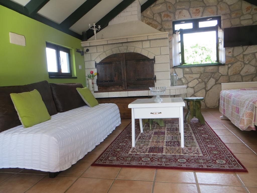 Holiday Home Artina 2 Loviste Luaran gambar