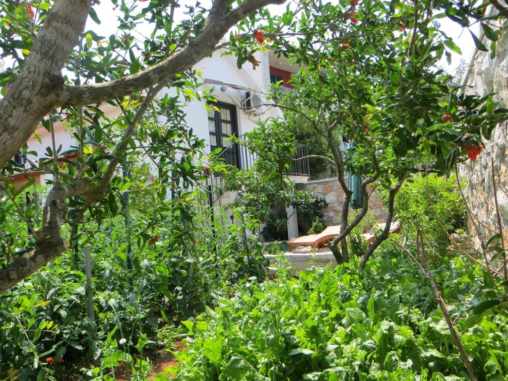 Holiday Home Artina 2 Loviste Luaran gambar