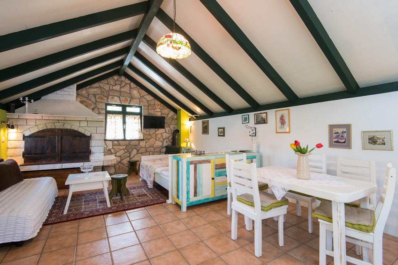 Holiday Home Artina 2 Loviste Luaran gambar