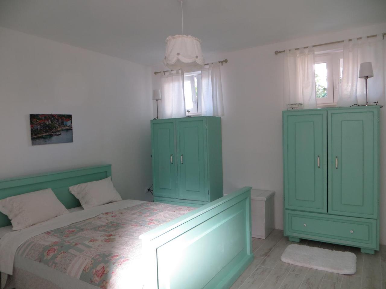 Holiday Home Artina 2 Loviste Luaran gambar