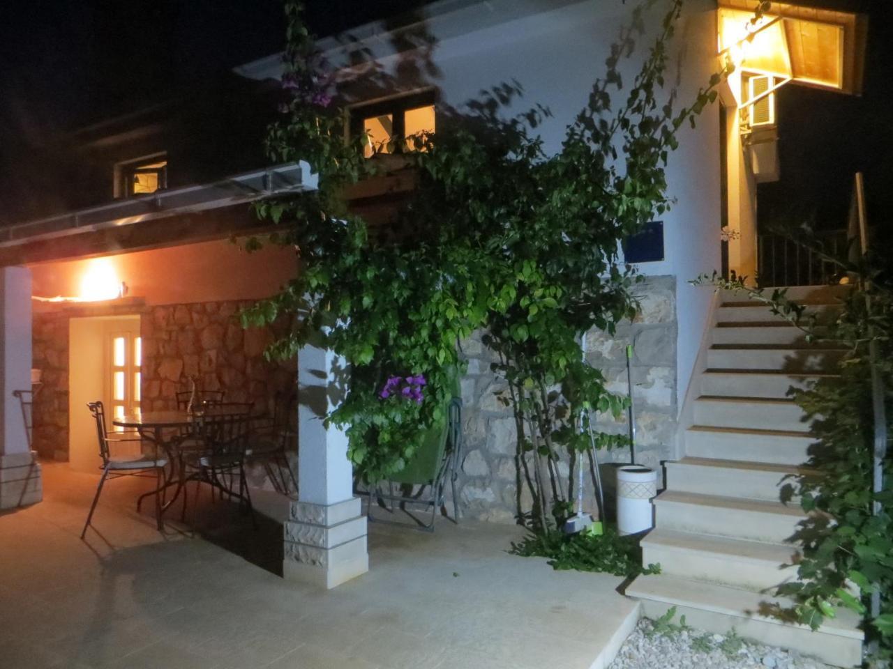 Holiday Home Artina 2 Loviste Luaran gambar
